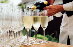 maitre d'hotel Harry Traiteur Paris , service traiteur paris, service Champagne, traiteur eco-responsable, art de recevoir traiteur paris, traiteur salon